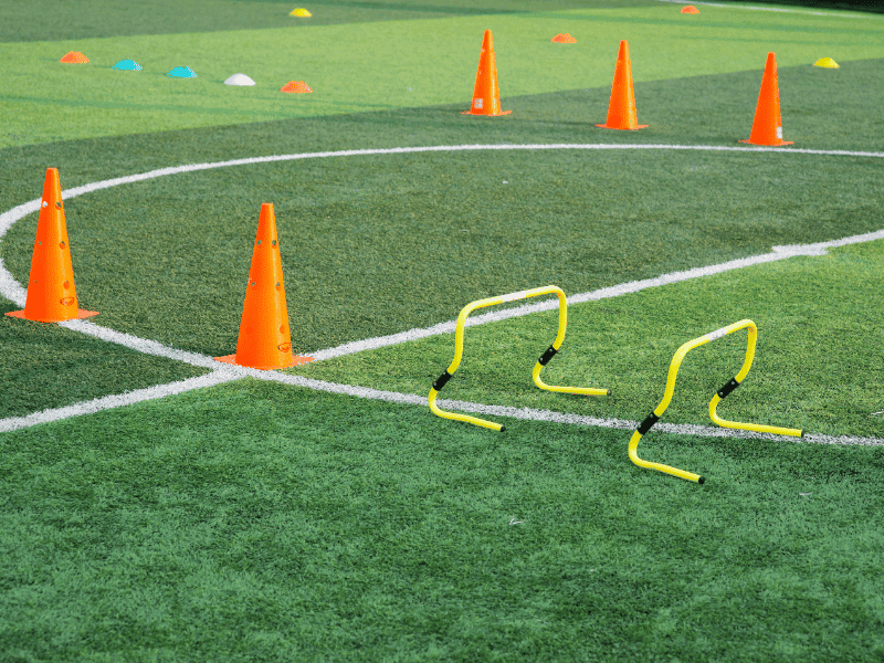 Circuito de entrenamiento de agilidad sobre césped para entrenamiento de alto rendimiento en Torrejón de Ardoz